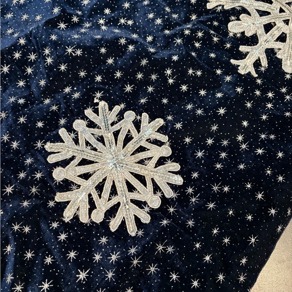 GORGEOUS CHRISTMAS TREE SKIRT - Picture 2 of 5